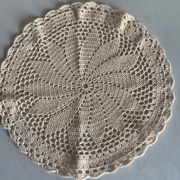 Artisan lace doily’s - Picture 3 of 5